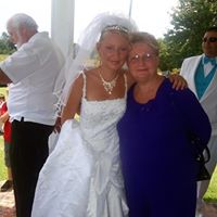 Janet Helton Photo 13