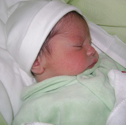 Elizabeth Carpio Photo 17