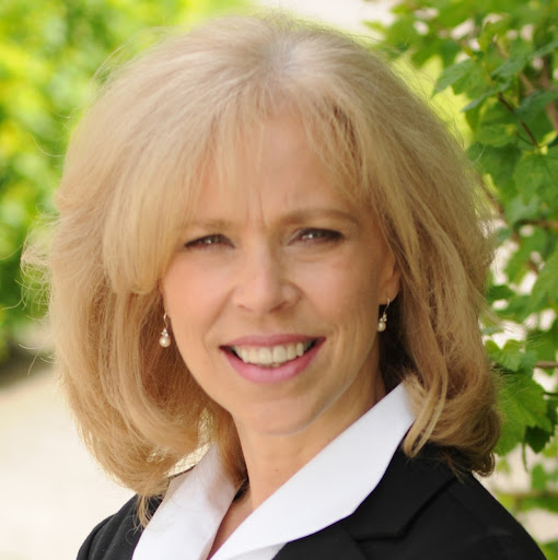 Lynn Hunter Photo 27