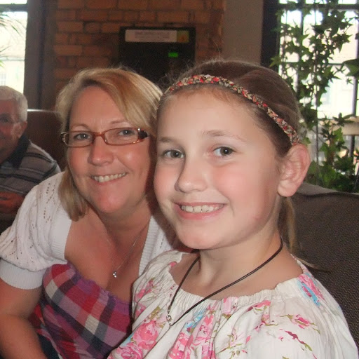 Elizabeth Griffiths Photo 10