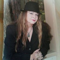 Laura Poindexter Photo 9
