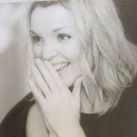 Julia Lister Photo 19