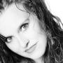Teri Grant Photo 18