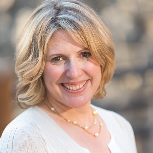 Holly Tucker Photo 31