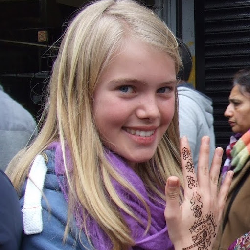 Beth Lindsay Photo 35