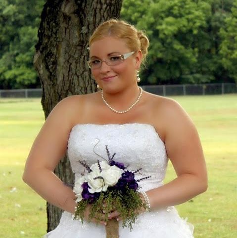 Amy Reaves Photo 28