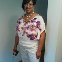Stephanie Glover Photo 40