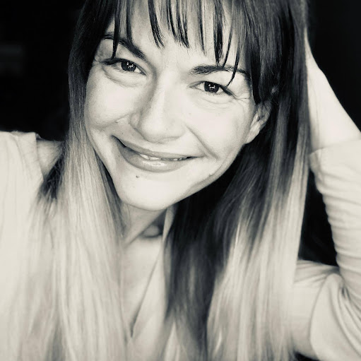 Crystal Lindstrom Photo 10