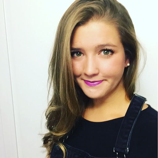 Emily Moore Photo 31