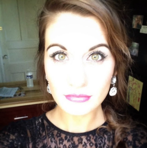 Sarah Perry Photo 33