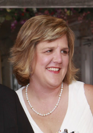 Julie Strickland Photo 34