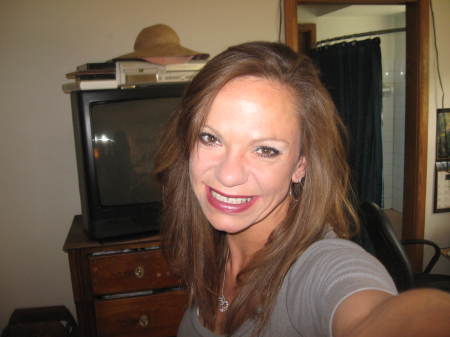 Amy Larson Photo 14