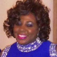 Carolyn Everett Photo 32