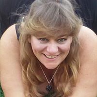 Tanya Yates Photo 37