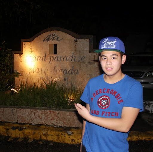 Robin Robles Photo 6