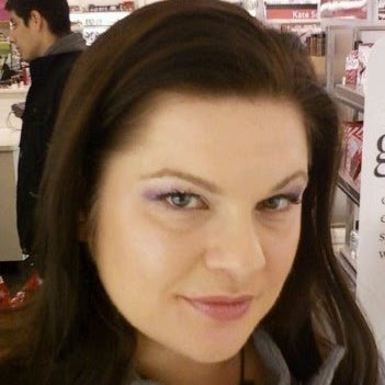 Jennifer Lyle Photo 34