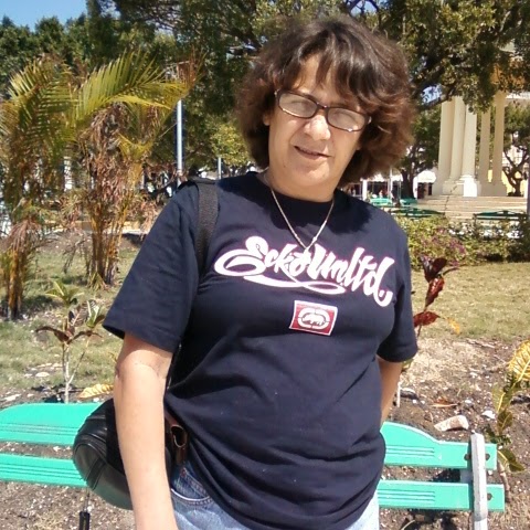 Elizabeth Levy Photo 34