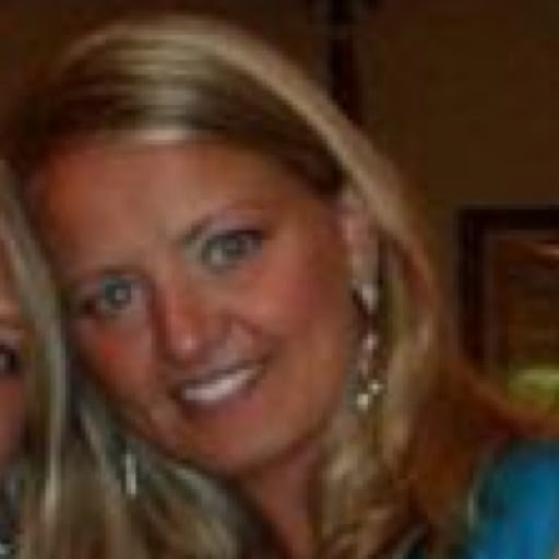 Stephanie Nolan Photo 25