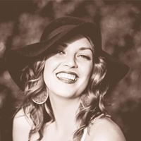 Sarah Barker Photo 32