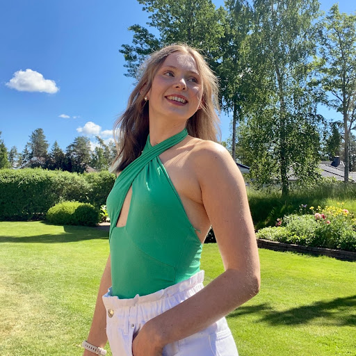 Sara Milton Photo 24
