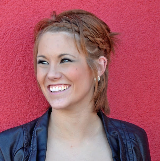 Julia Estes Photo 25