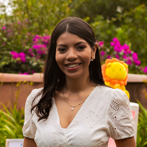 Wendy Miranda Photo 13
