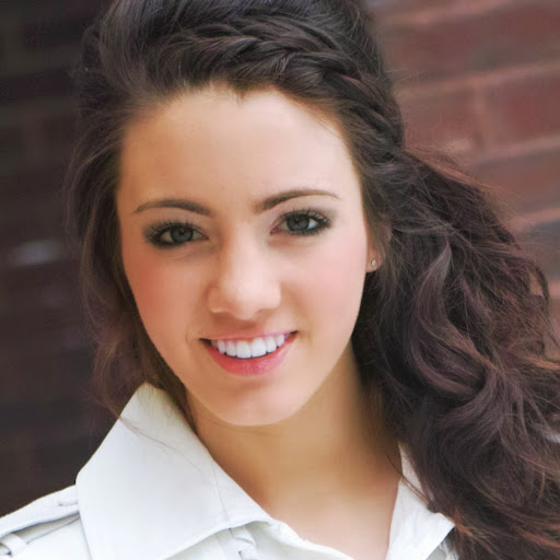 Olivia Larson Photo 27