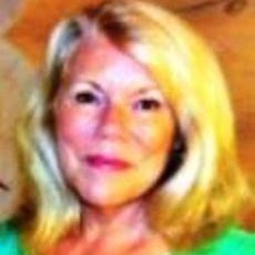 Elizabeth Laughlin Photo 17