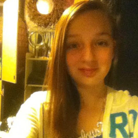 Megan Watts Photo 16