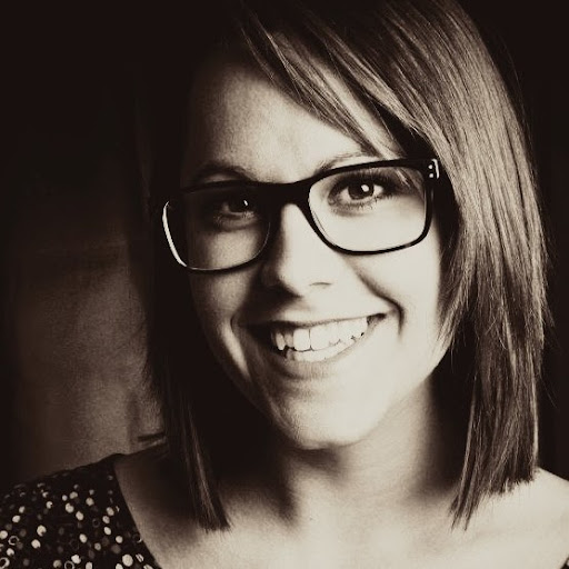 Sarah Burt Photo 11