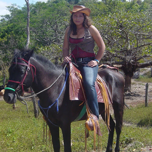 Gladys Garcia Photo 35