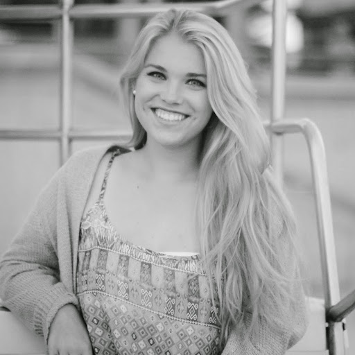 Danielle Hendricks Photo 37