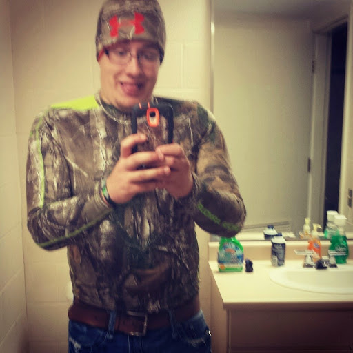 Kyle Rhodes Photo 36