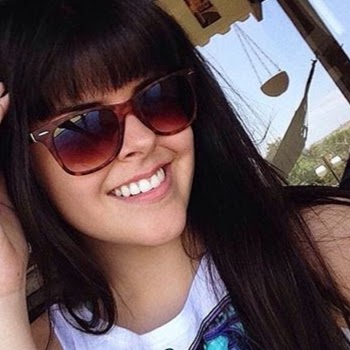 Lara Oliveira Photo 30