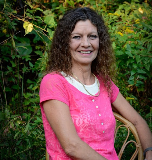 Sandra Bates Photo 16