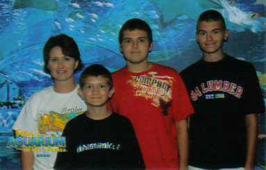 Stephanie Robbins Photo 9