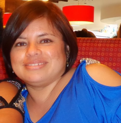 Alicia Flores Photo 4
