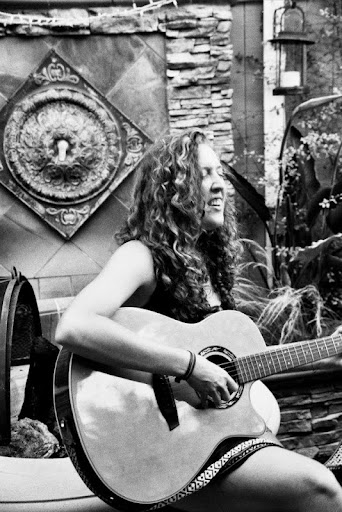 Shannon Larsen Photo 15