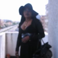 Amanda Gold Photo 36