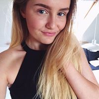Julie Blom Photo 3