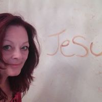 Annie Gillespie Photo 32
