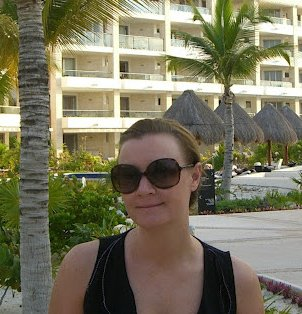 Elizabeth Downing Photo 28