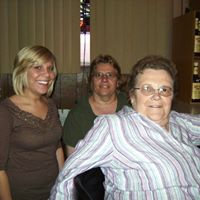Julie Kinney Photo 27