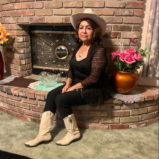 Janie Robles Photo 5