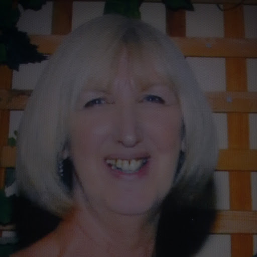 Lorraine Barrett Photo 32