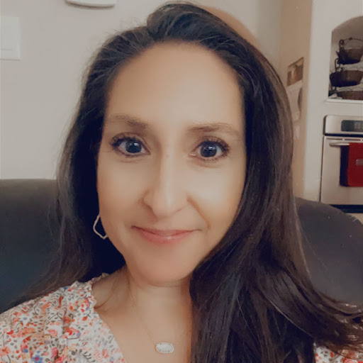 Elizabeth Lara Photo 30