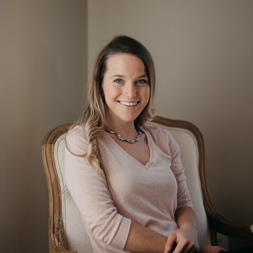 Elizabeth Lambert Photo 34