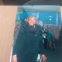 Michele Armstrong Photo 27