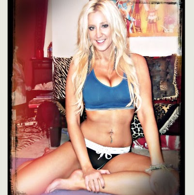 Lindsey Lowe Photo 3