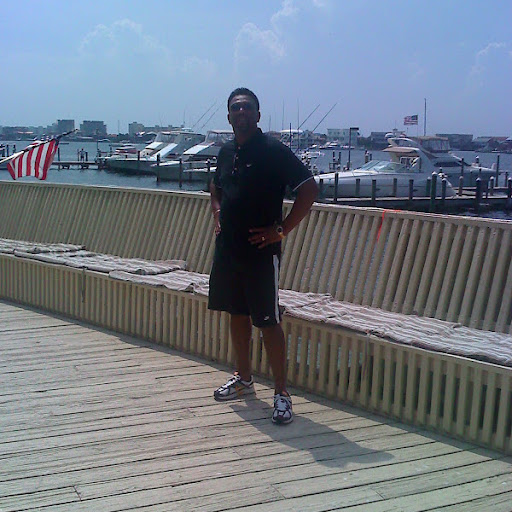 Richard Wiggins Photo 22